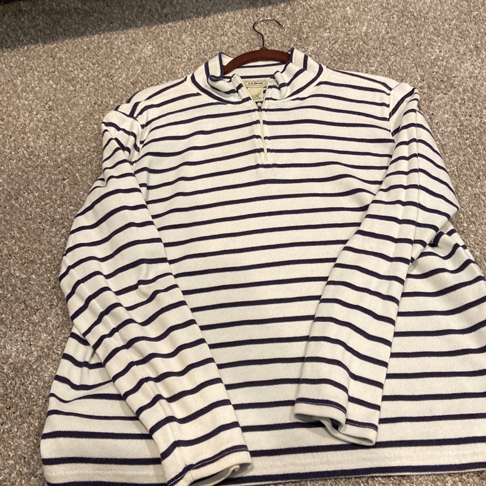 LL Bean Navy Blue and cream pullover top.  Kids XL.